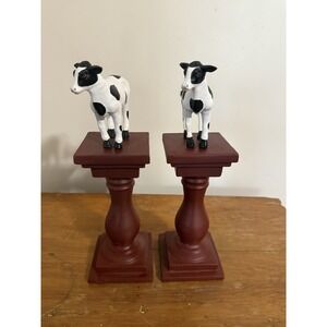 Pair Of Cow On‎ A Riser